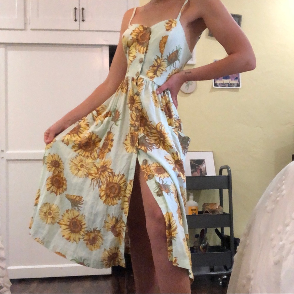 sunflower print midi dress with pockets!